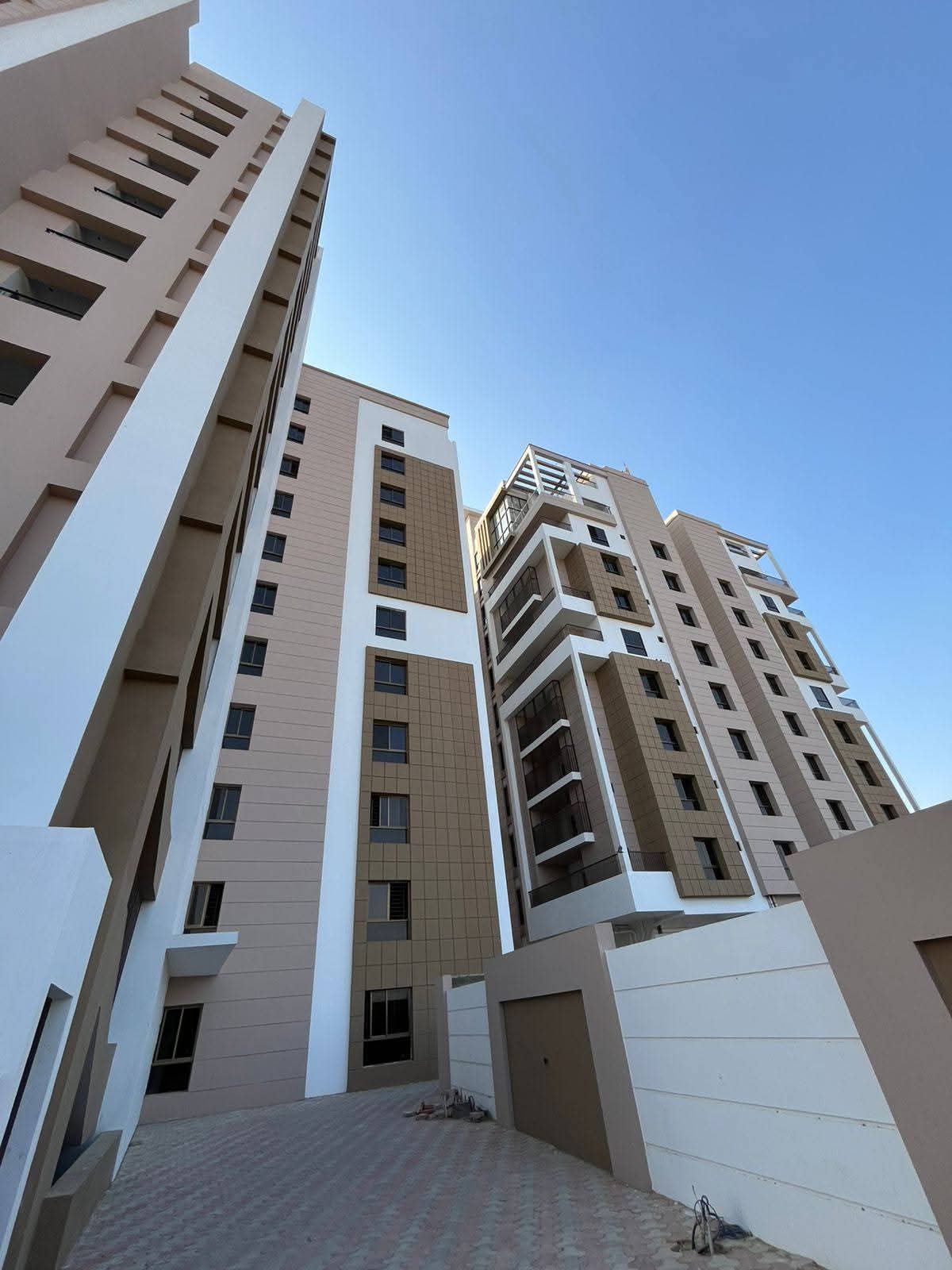 Brand New 2 Bed DD Flats for Sale | Falaknaz Twin Tower Karachi - Image 2