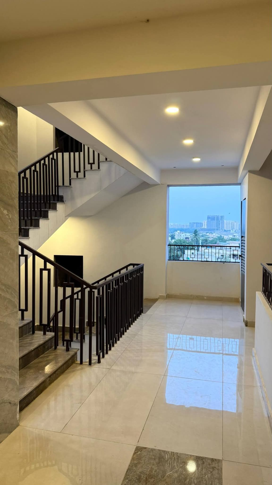 Brand New 2 Bed DD Flats for Sale | Falaknaz Twin Tower Karachi - Image 3
