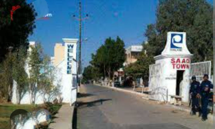 Commercial plot 450 yards for sale in Saadi Town 3 side corner & leased block 2 scheme 33 at 100 ft main road facing . - Image 1