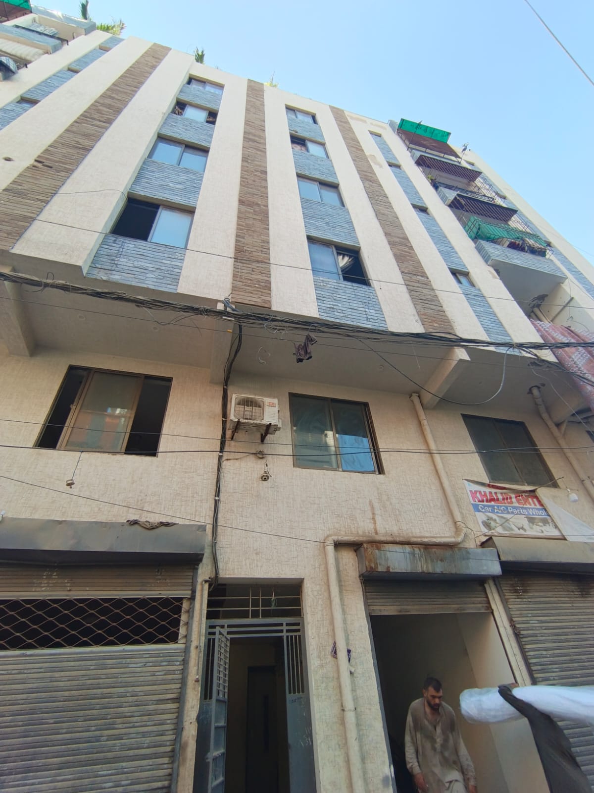 3 Bed Lounge Apartment for Sale on Tariq Road - Image 2