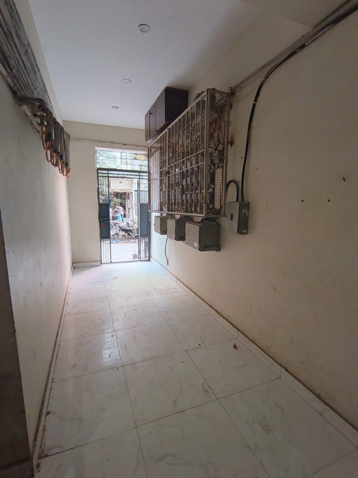3 Bed Lounge Apartment for Sale on Tariq Road - Image 4