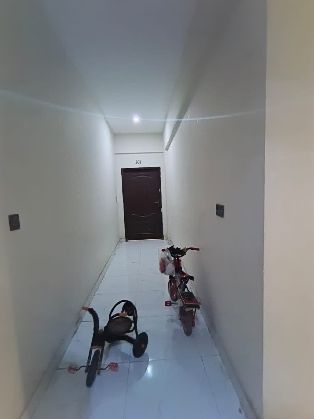 3 Bed Lounge Apartment for Sale on Tariq Road - Image 5