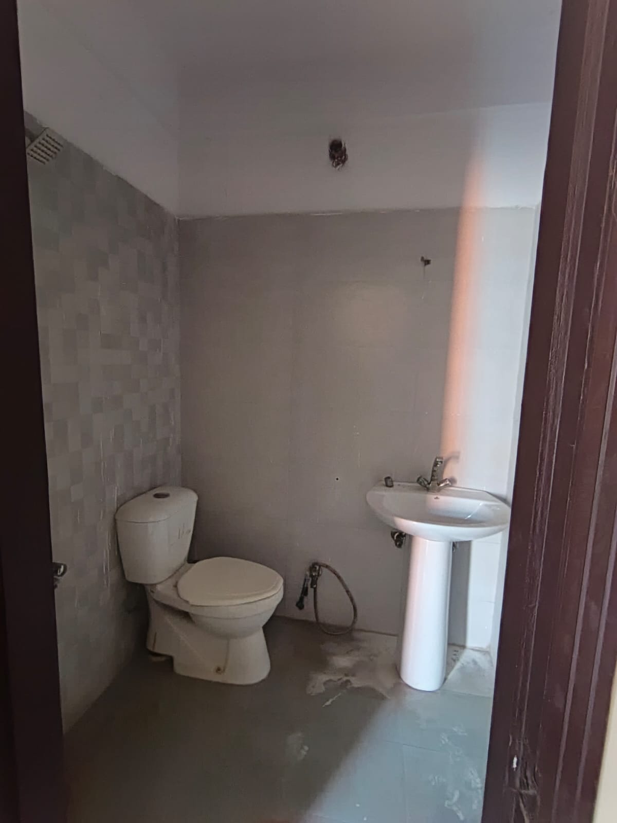 3 Bed Lounge Apartment for Sale on Tariq Road - Image 9